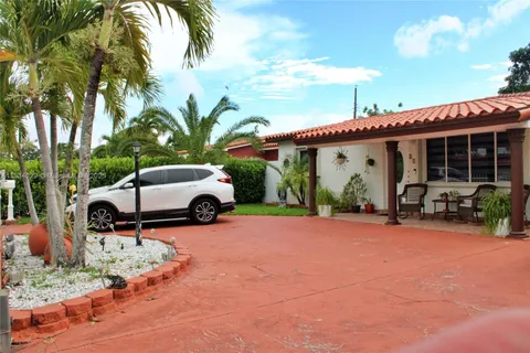 218 E 9th Ct, Hialeah FL 33010