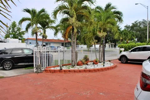 218 E 9th Ct, Hialeah FL 33010