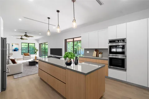 101 Island Dr, Key Biscayne FL 33149