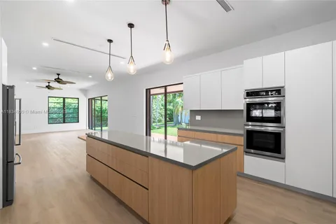 101 Island Dr, Key Biscayne FL 33149