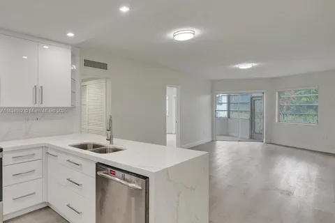 18720 NE 18th Ave # 116, Miami FL 33179