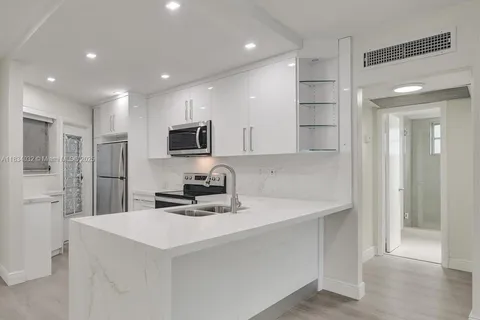 18720 NE 18th Ave # 116, Miami FL 33179