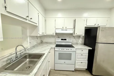 11925 NE 2nd Ave # B207, North Miami FL 33161