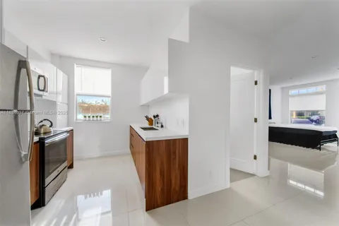 924 Marseille Dr # 21, Miami Beach FL 33141