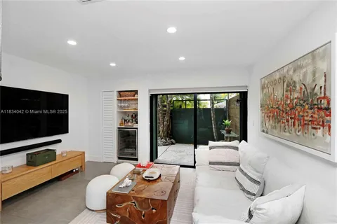 3138 Mary St # 3138, Miami FL 33133