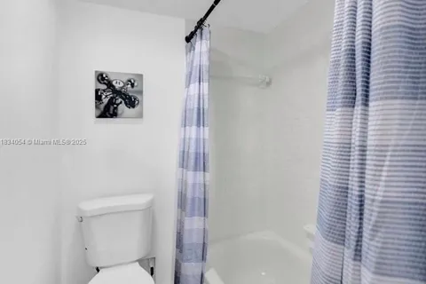 1990 Marseille Dr # 507, Miami Beach FL 33141