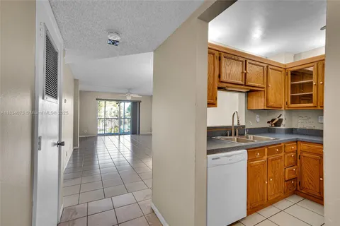 1100 NW 87th Ave # 306, Coral Springs FL 33071