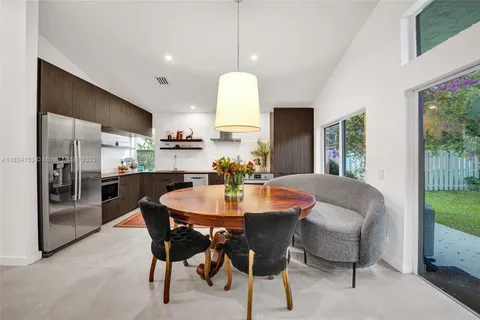 648 Sand Creek Cir, Weston FL 33327