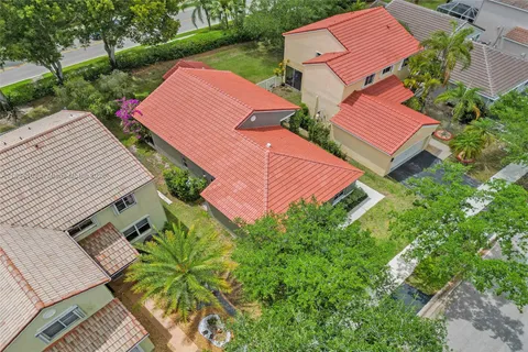 648 Sand Creek Cir, Weston FL 33327