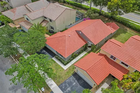 648 Sand Creek Cir, Weston FL 33327