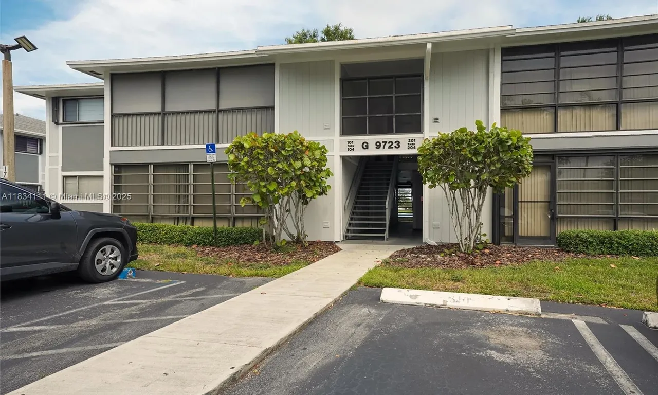 9723 Hammocks Blvd # 102, Miami FL 33196