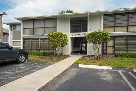 9723 Hammocks Blvd # 102, Miami FL 33196