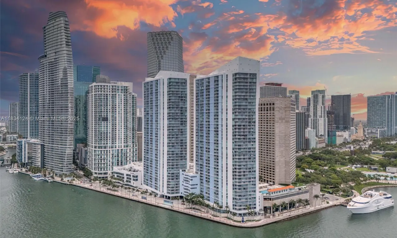 325 S Biscayne Blvd # 2816, Miami FL 33131