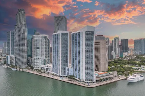 325 S Biscayne Blvd # 2816, Miami FL 33131