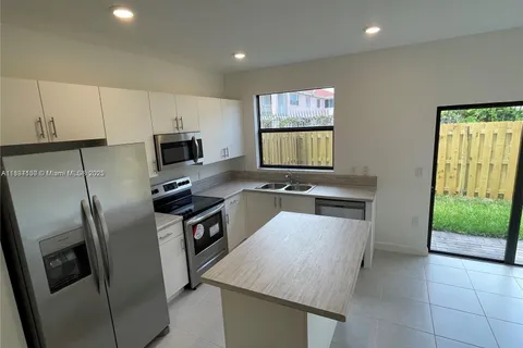 883 NE 211th St # 883, Miami FL 33179