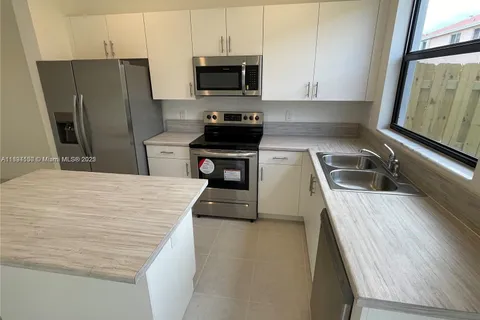 883 NE 211th St # 883, Miami FL 33179