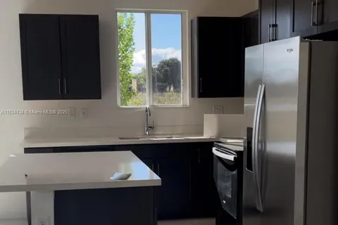 1090 SE 23rd Ave, Homestead FL 33035