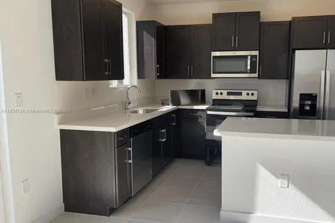 1090 SE 23rd Ave, Homestead FL 33035