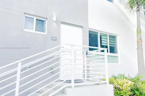 2535 NE 193rd St # 4102, Miami FL 33180