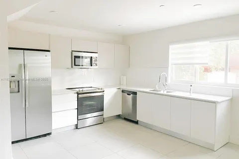 2535 NE 193rd St # 4102, Miami FL 33180