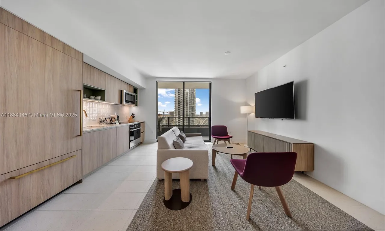 159 NE 6 # 2402, Miami FL 33132