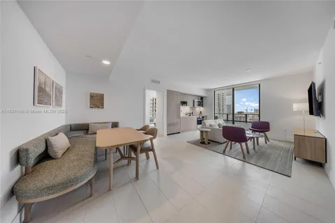 159 NE 6 # 2402, Miami FL 33132