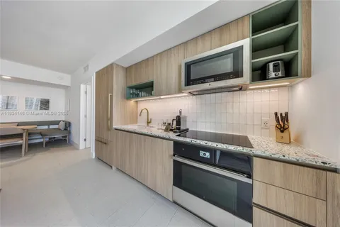 159 NE 6 # 2402, Miami FL 33132