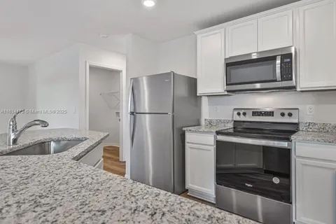861 WINWOOD CIR, Fort Myers FL 33913