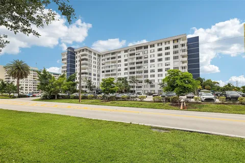 4350 Hillcrest Dr # 303, Hollywood FL 33021