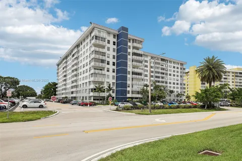 4350 Hillcrest Dr # 303, Hollywood FL 33021