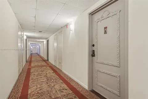 4350 Hillcrest Dr # 303, Hollywood FL 33021