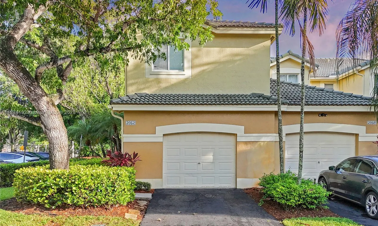 2052 Hacienda Ter, Weston FL 33327