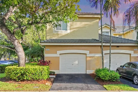 2052 Hacienda Ter, Weston FL 33327