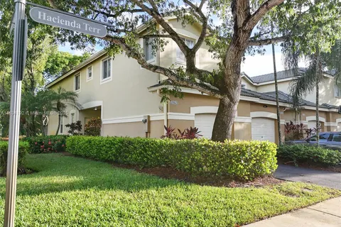 2052 Hacienda Ter, Weston FL 33327