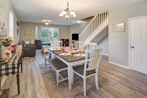 2052 Hacienda Ter, Weston FL 33327