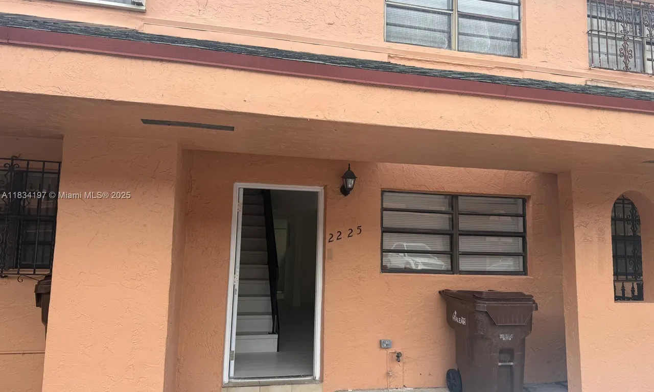 2225 W 53rd Pl # 2225, Hialeah FL 33016