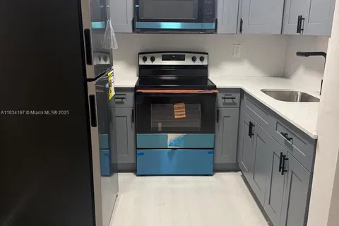 2225 W 53rd Pl # 2225, Hialeah FL 33016
