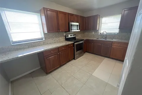 18900 NW 19th Ave, Miami Gardens FL 33056