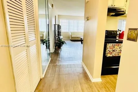 330 SE 2nd St # 204G, Hallandale Beach FL 33009