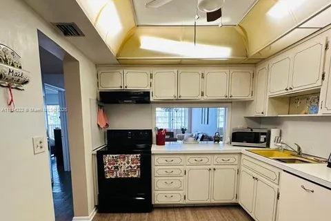 330 SE 2nd St # 204G, Hallandale Beach FL 33009