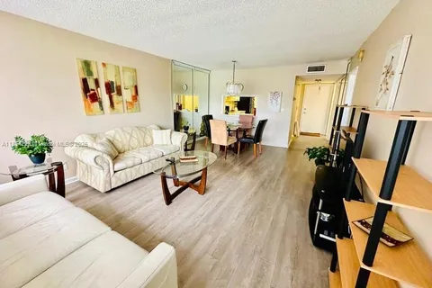 330 SE 2nd St # 204G, Hallandale Beach FL 33009