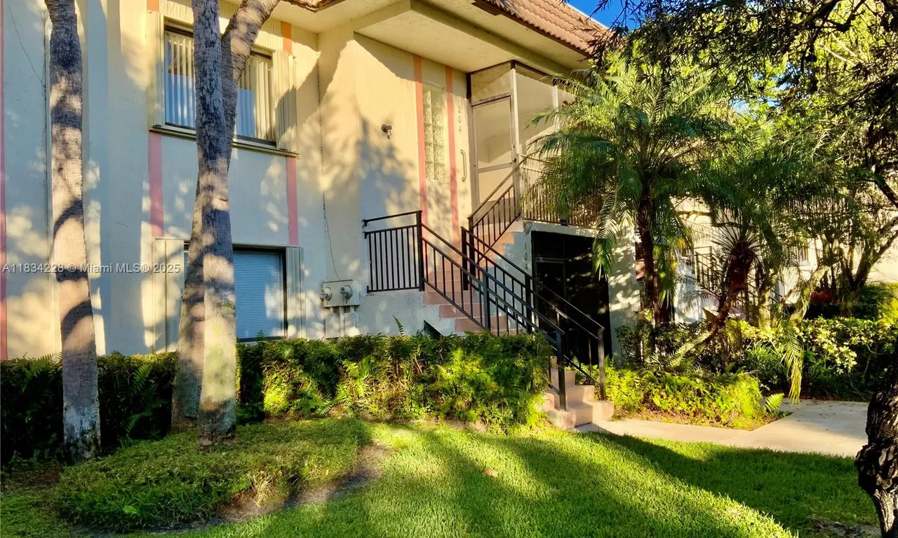 417 Lakeview Dr # 204, Weston FL 33326
