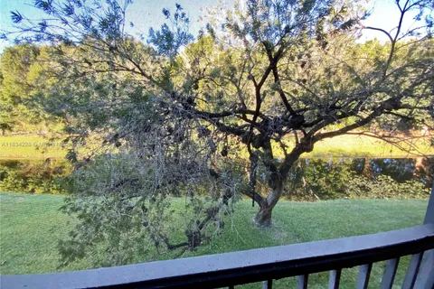 417 Lakeview Dr # 204, Weston FL 33326