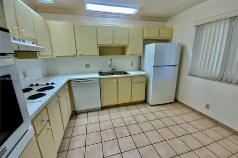 417 Lakeview Dr # 204, Weston FL 33326