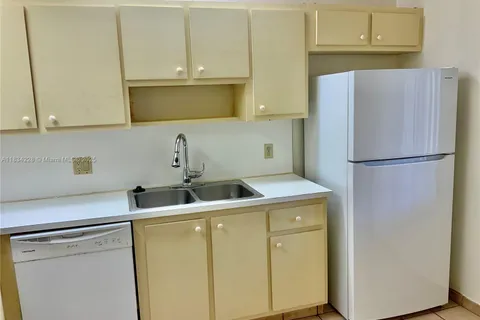 417 Lakeview Dr # 204, Weston FL 33326