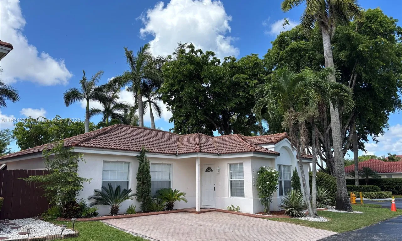 10234 NW 57th St, Doral FL 33178