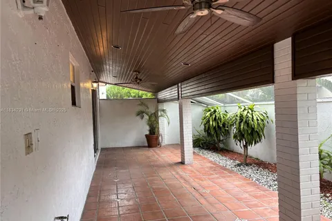 10234 NW 57th St, Doral FL 33178