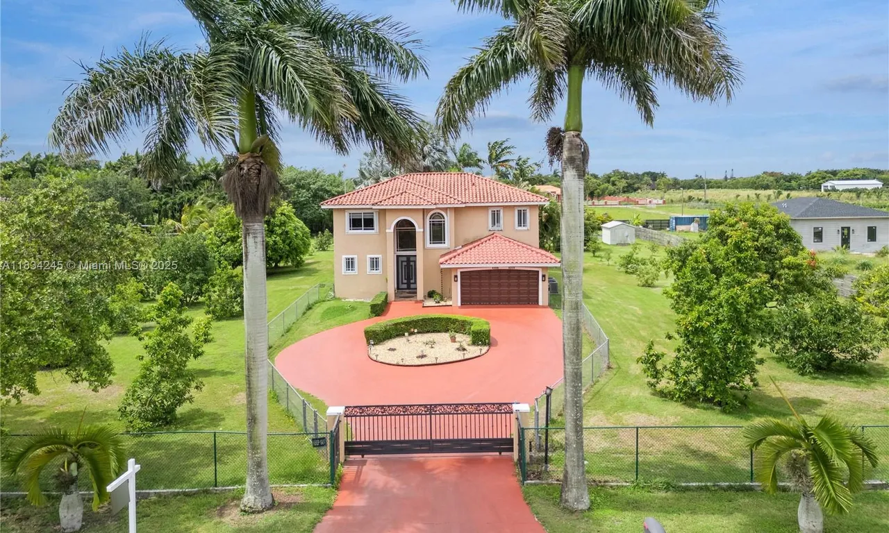 19520 SW 206th St, Miami FL 33187