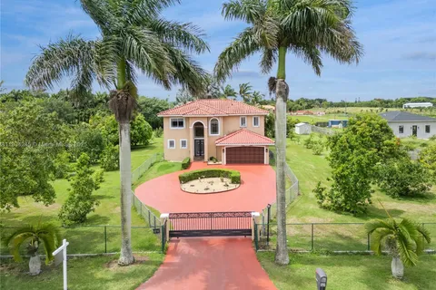 19520 SW 206th St, Miami FL 33187