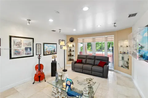 19520 SW 206th St, Miami FL 33187